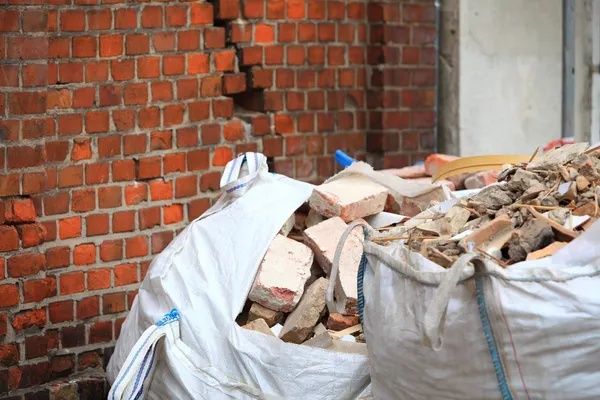 Вывоз строительного мусора , ХЛАМ  в г. Чугуев.