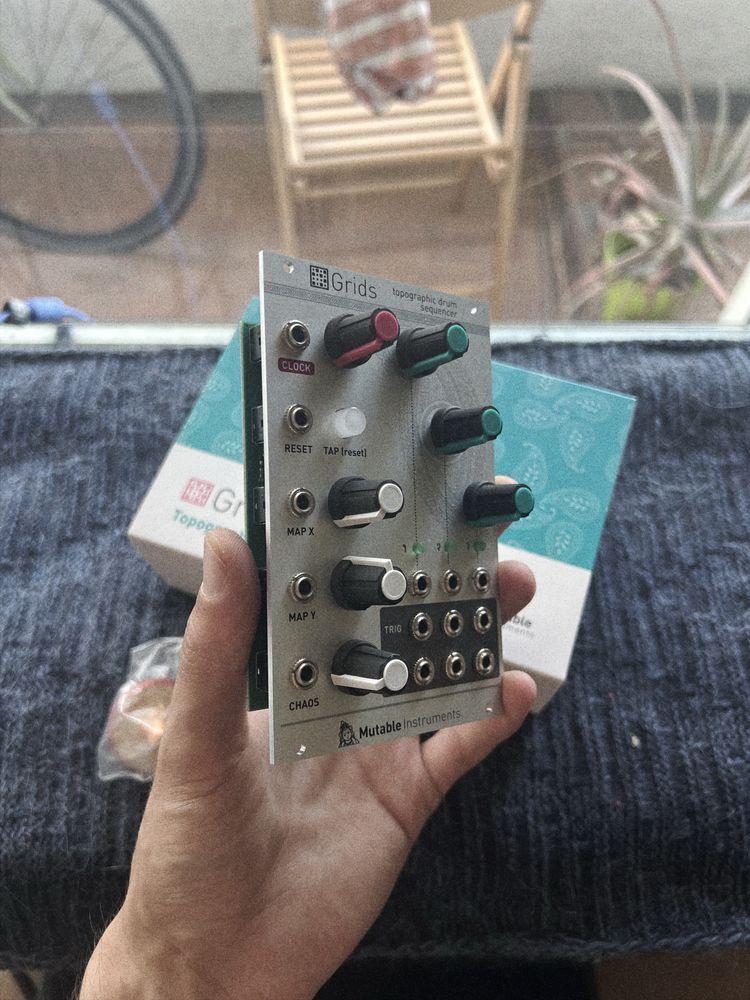 material eurorack - sintetizador modular