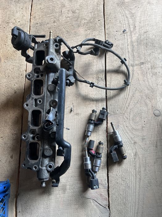 Форсунки паливні топлівна рампа 1.4 tsi BMY VAG VW Skoda Golf 5 Touran