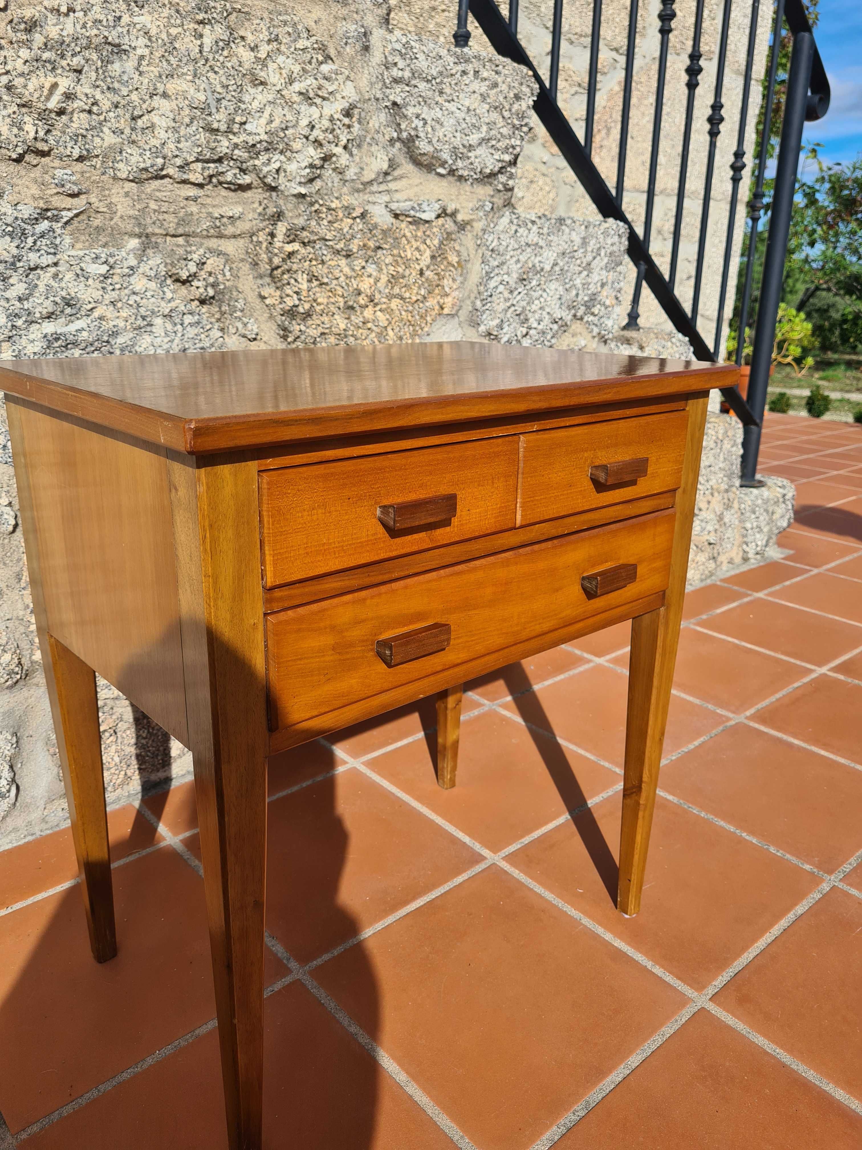 Mesa de apoio em carvalho