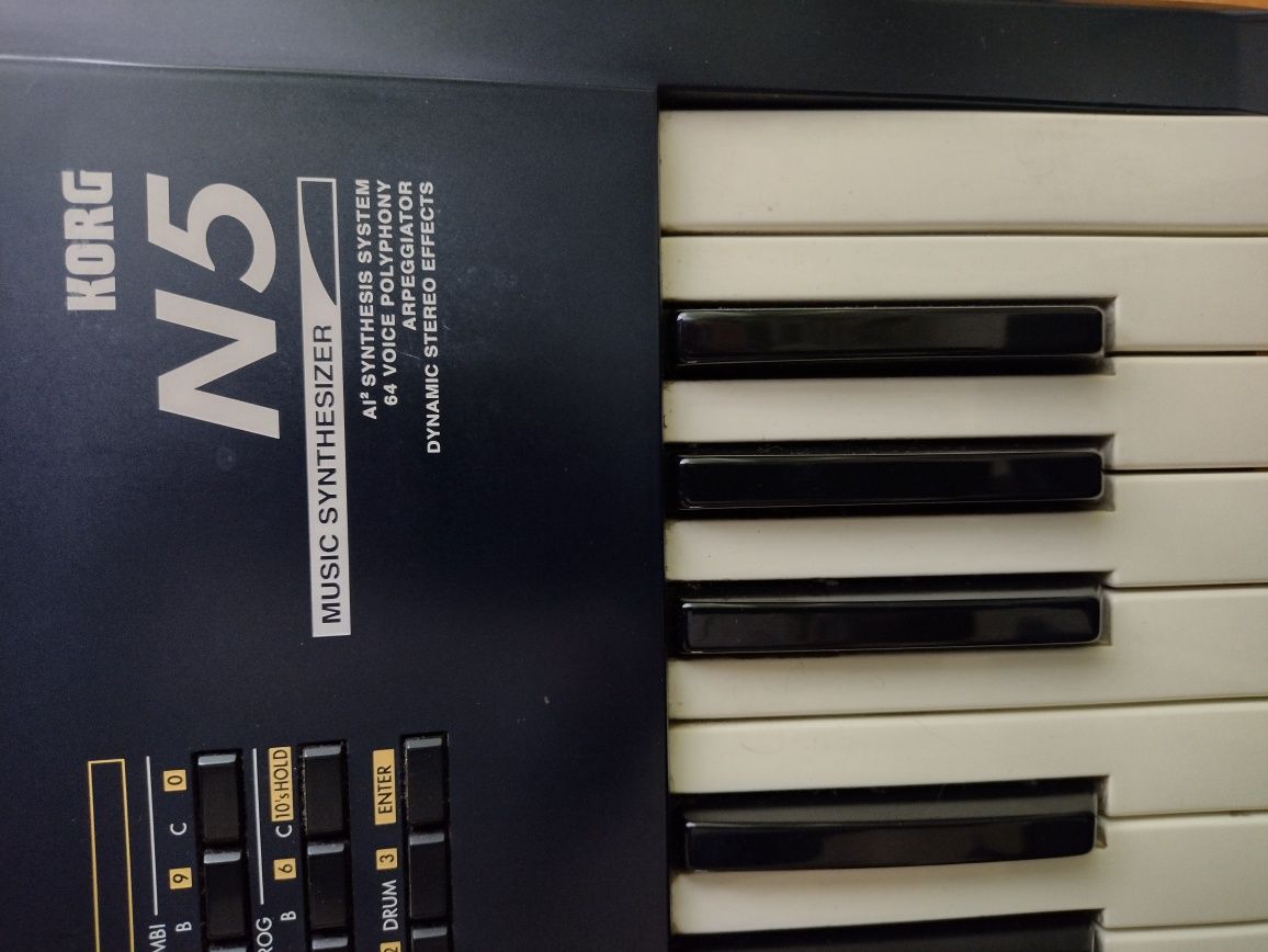 świetny syntezator Korg N5