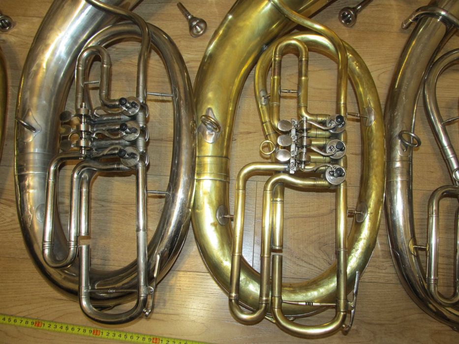 Баритон Сі-бемоль Мідний духовий інструмент