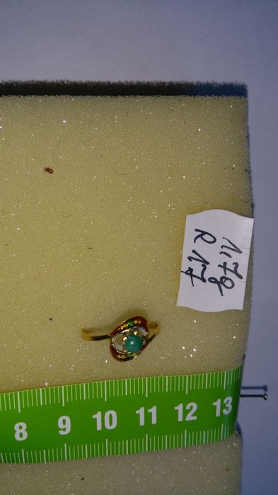 Pierścionek złoty z zielonym turkusem w cenie 1050 zł