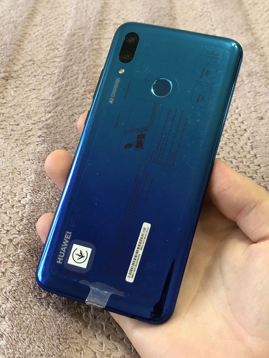Телефон Huawei P smart 2019 3/64gb класний телефон