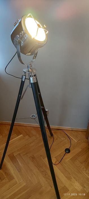 Reflektor morski czarny drewniany statyw lampa podłogowa