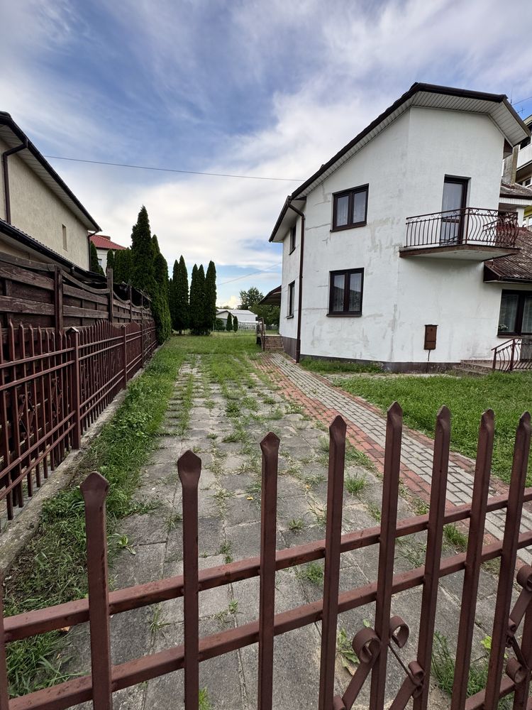 Murowany dom w stylu francuskim na sprzedaż wolnostojący z potencjałem