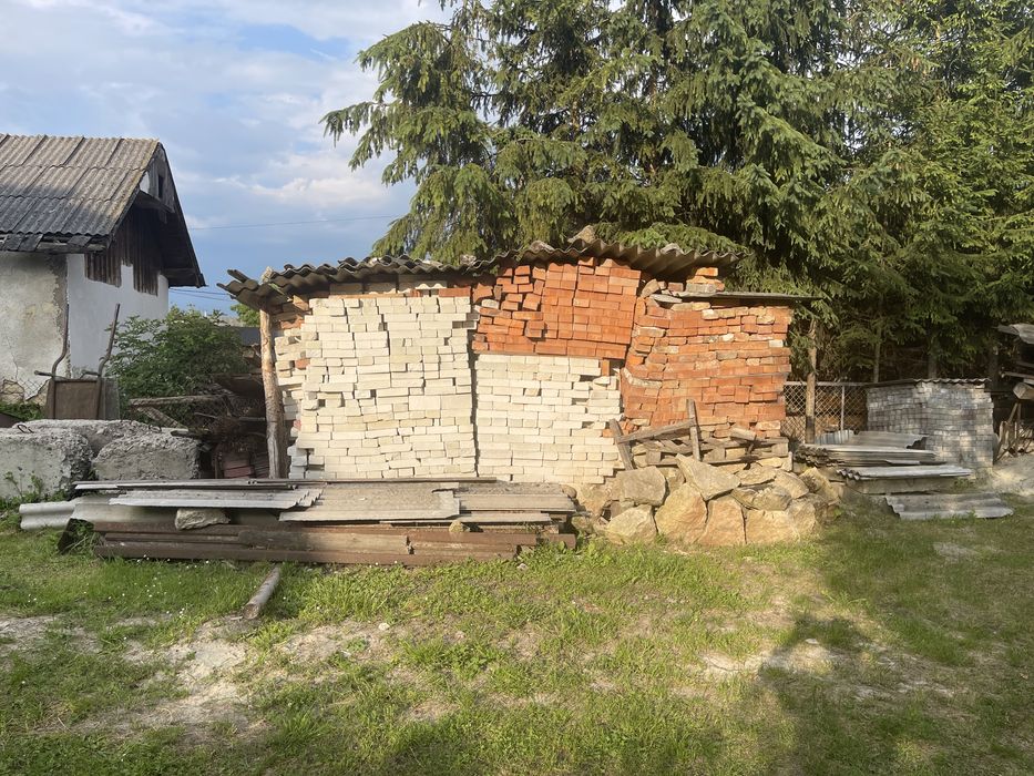 Продам цеглу силікатну та червону залишки