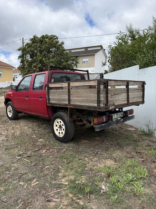 Nissan D21 4x4 ( Com Avaria )