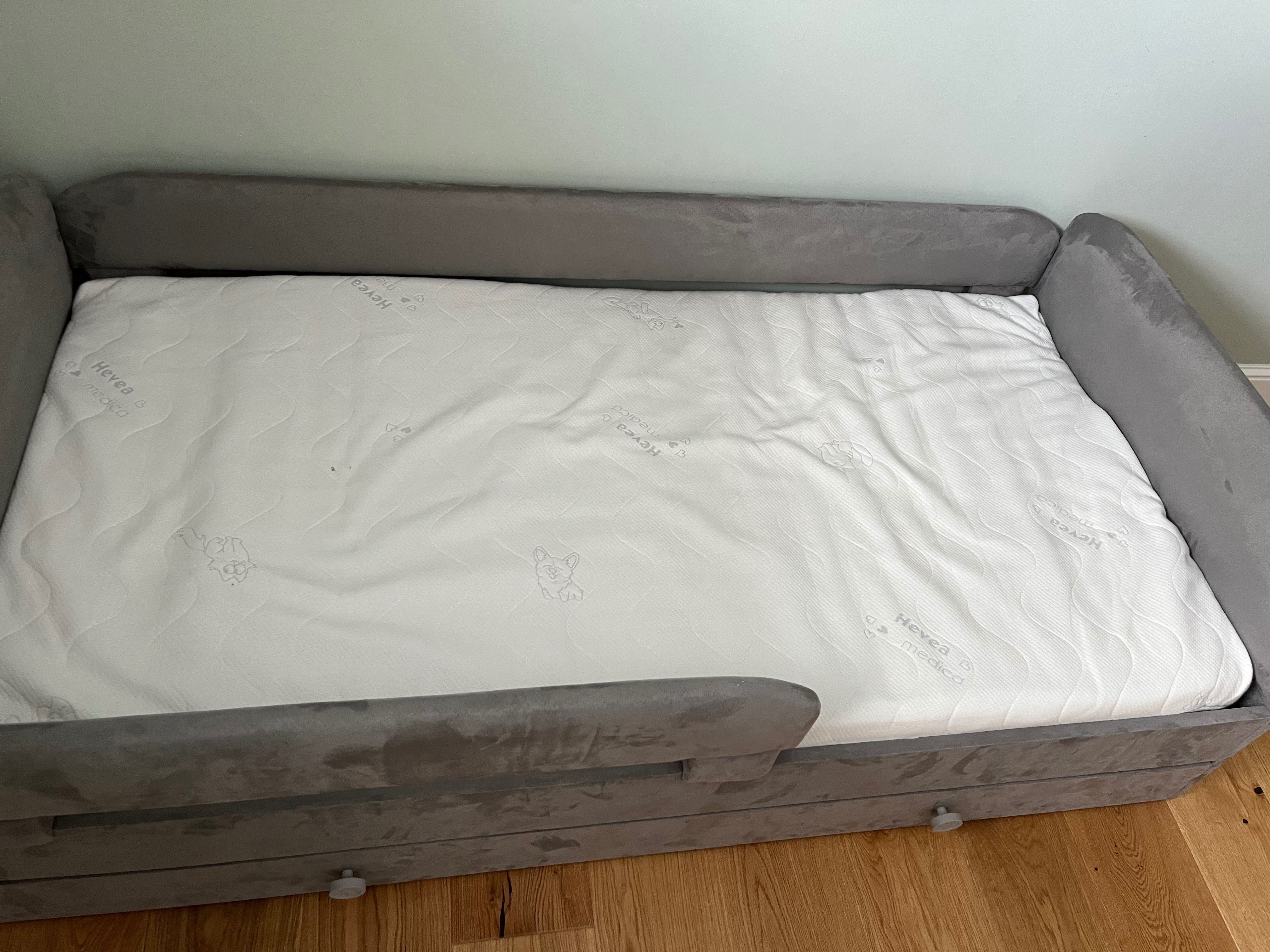 Łóżko tapicerowane dla dziecka 90x160 + materac lateksowy Hevea