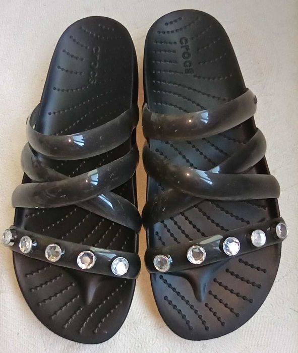 Продам шикарные Crocs шлепанцы W7 наш 37 оригинал
