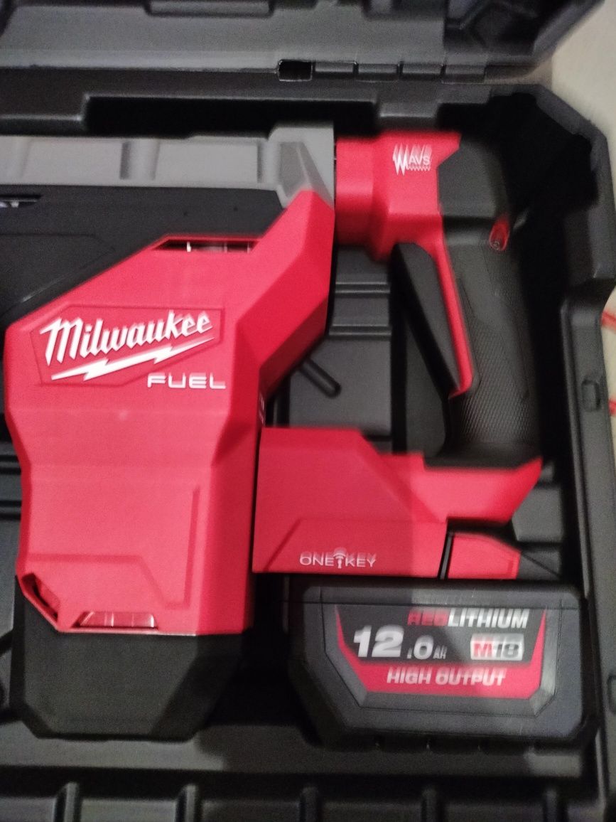 Gwarancja Młot udarowy Milwaukee M18 FHM 2x12Ah