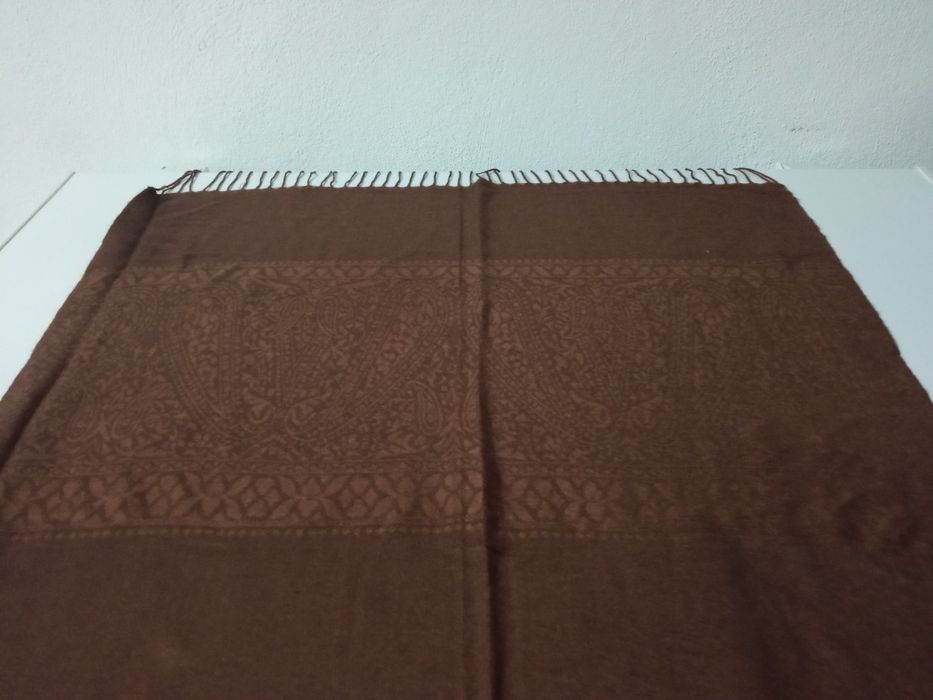 Um toque de elegância nas suas toilletes com estas éharpes/lenços