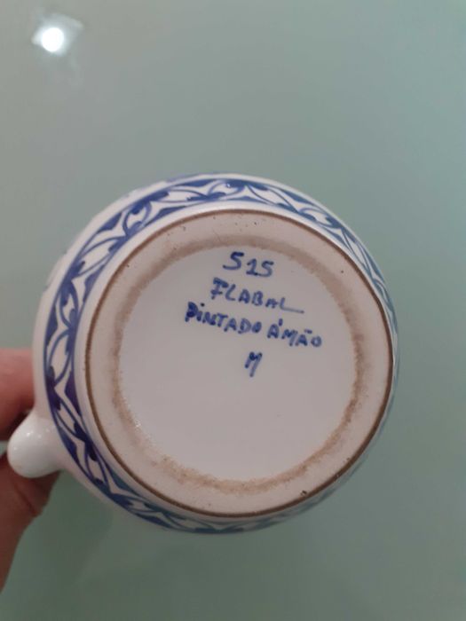 Caneca pintada à mão.