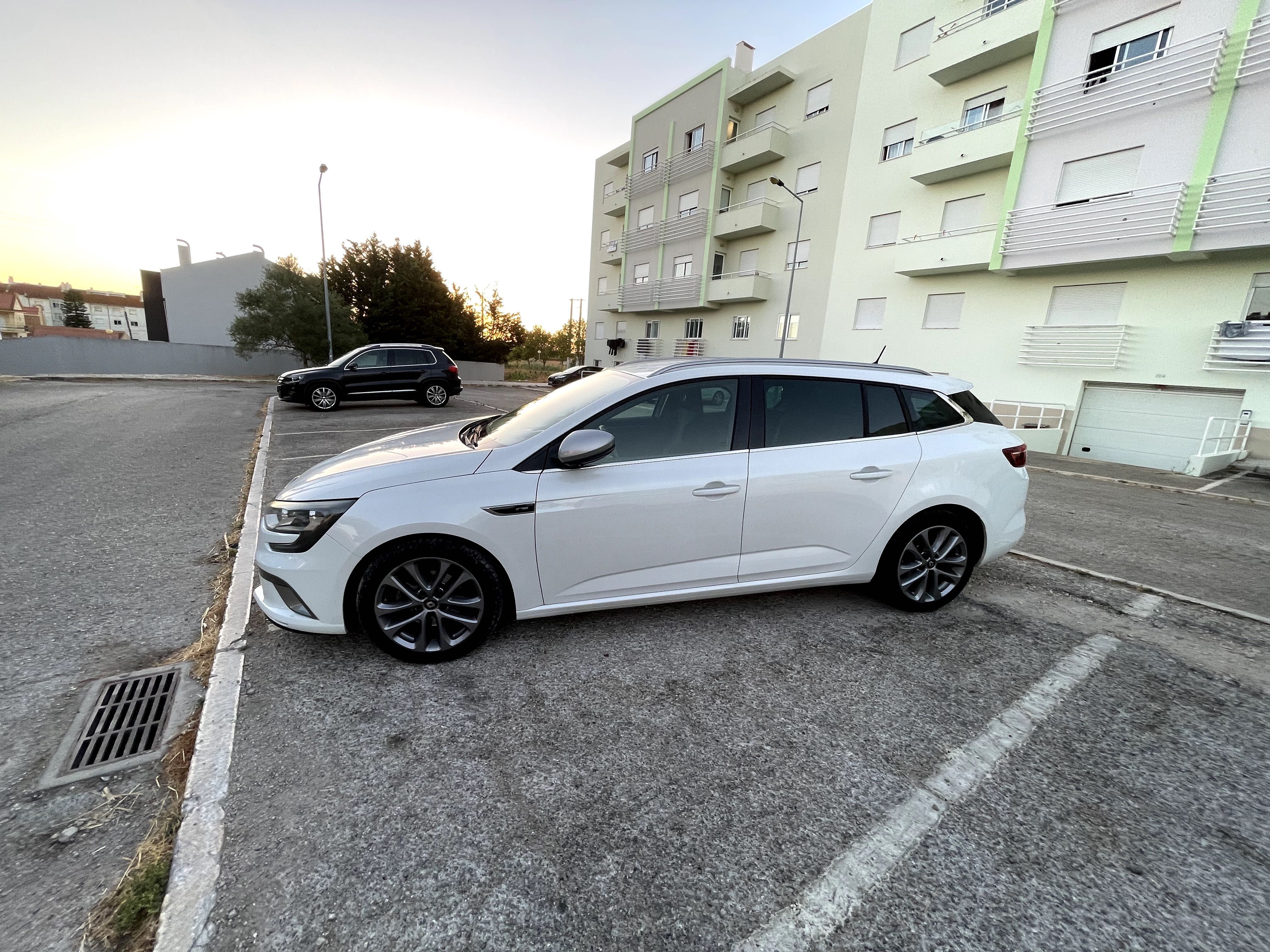 Renault Megane Sport Tourer 1.5 dCi GT Line - Viatura nacional