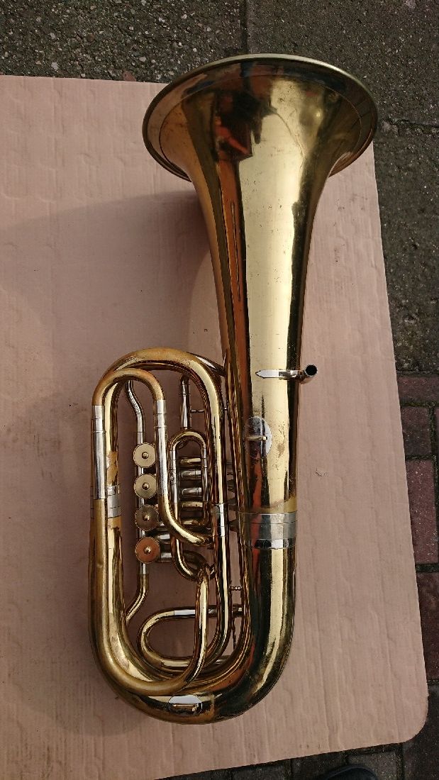 Tuba F Musica jak Cerveny