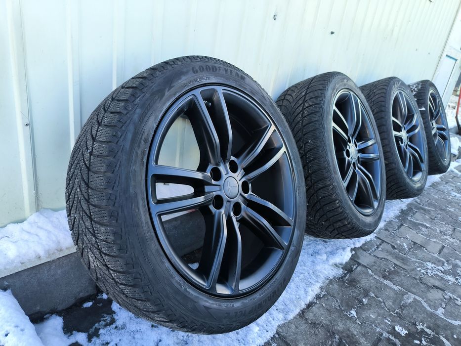 Диски R19 Tesla S, з резиною 245/45/19