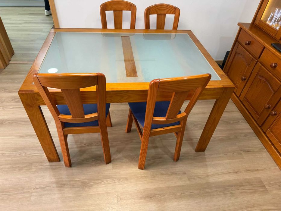 Móvel de sala + Mesa e Quatro cadeiras