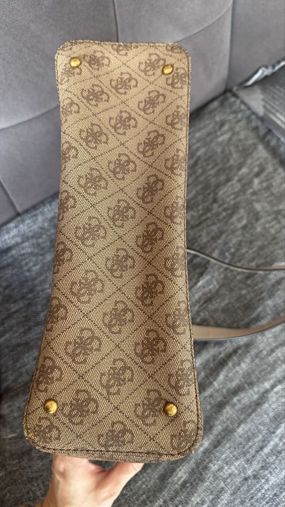 torba torebka logo marka Guess dużo przegródek