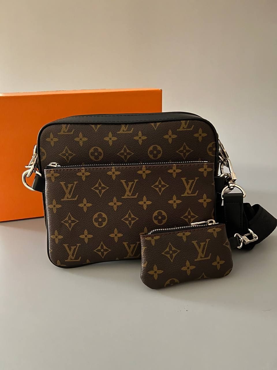 Чоловіча сумка месенджер LouisVuitton