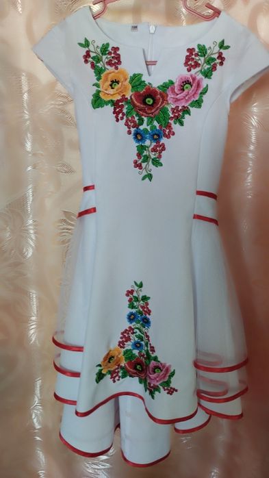 Вишита сукня на дівчинку