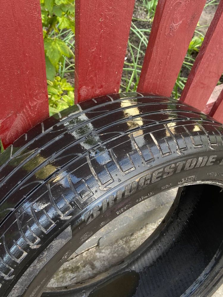 Резина, шина літня Bridgestone  235/45r19