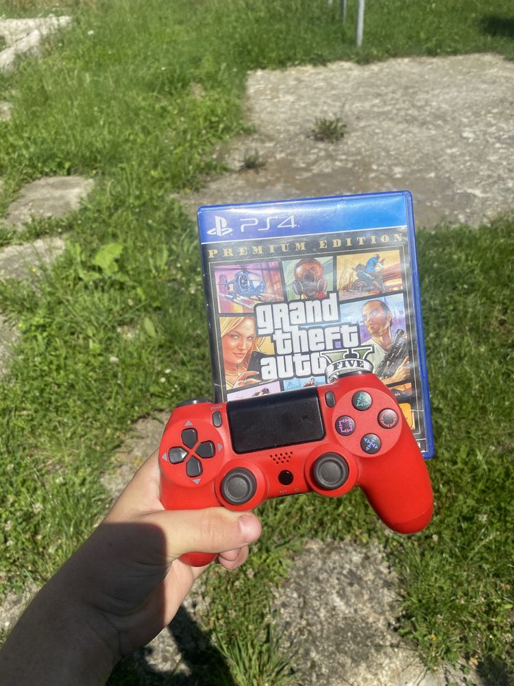 PlayStation 4 (Ps4) 825 гб в ідеальному стані + 2 гри в подарунок