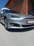 Tesla model S 2018 рік