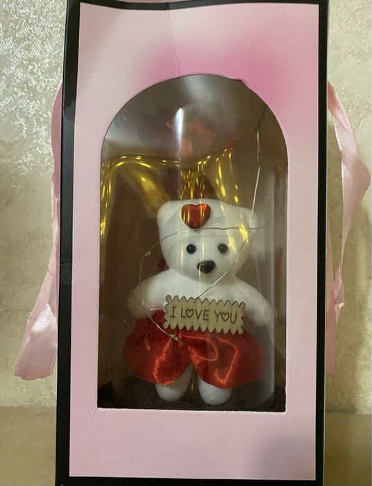 Троянда в колбі з медведиком