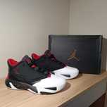 Jordan Max Aura 4 r. 45 (29 cm) Black/Gym Red-White