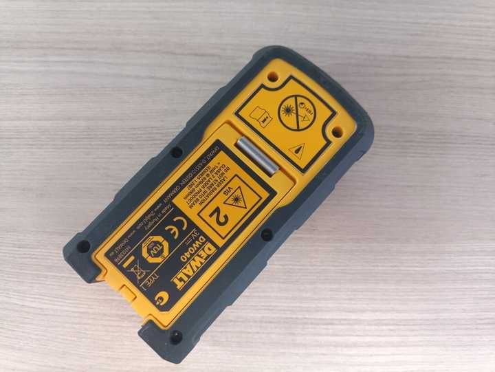 Dalmierz laserowy na baterie DeWalt DW040 40m