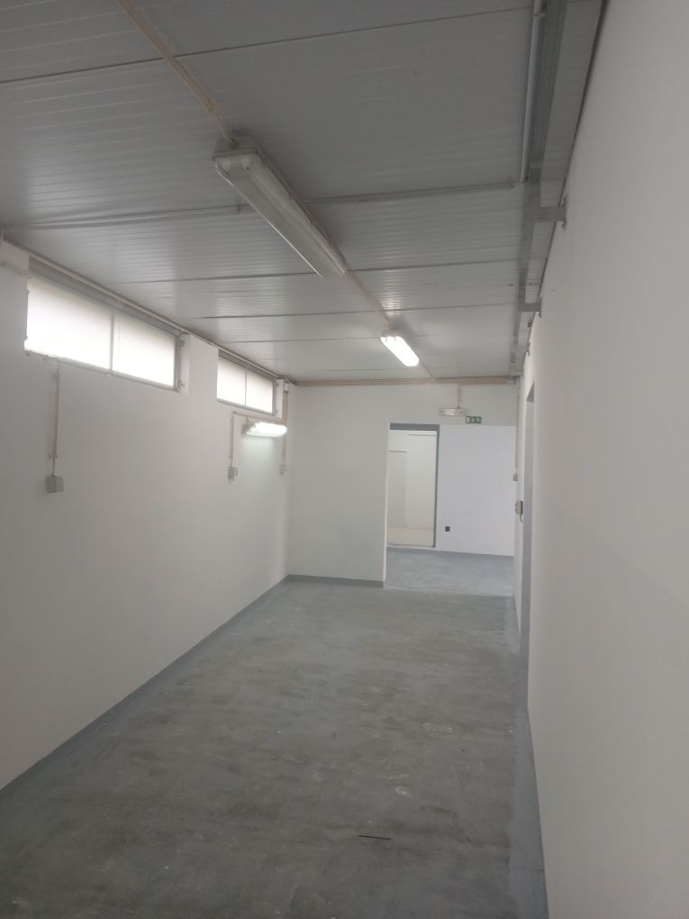 Fabuloso Armazém em cabanas de Palmela com 500 m2 junto à  coca cola