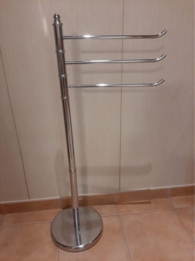 Toalheiro de pé de casa de banho