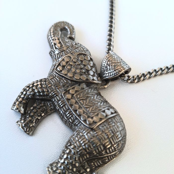 Łańcuszek z wisiorkiem "słoń". Warszawa