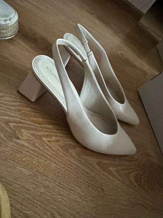 Buty na obcasie 39 dwie pary plus gratis