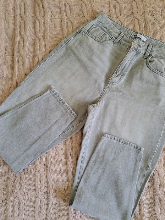 Жіночі джинси в стилі  мом з високою посадкою zara