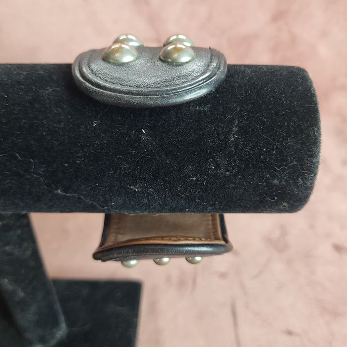 Stara bransoletka skórzana z ćwiekami ¹⁸⁴