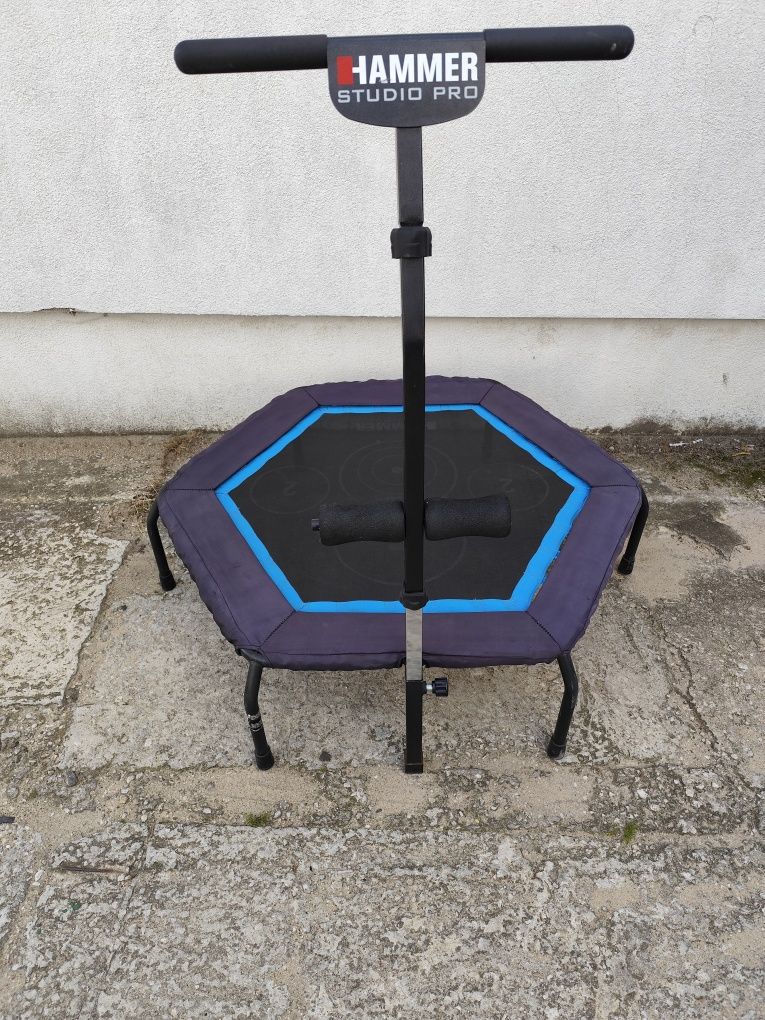Trampolina do ćwiczeń z regulowanym uchwytem fitness