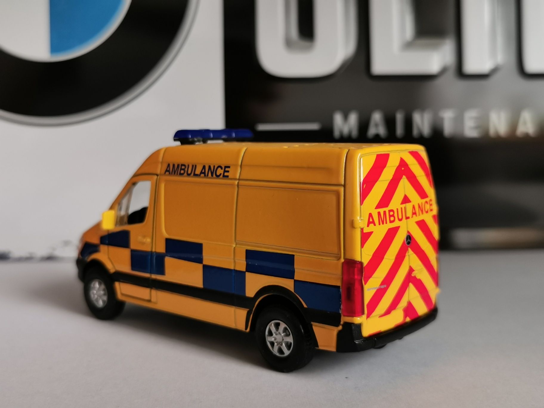 Mercedes Speinter Ambulans welly model