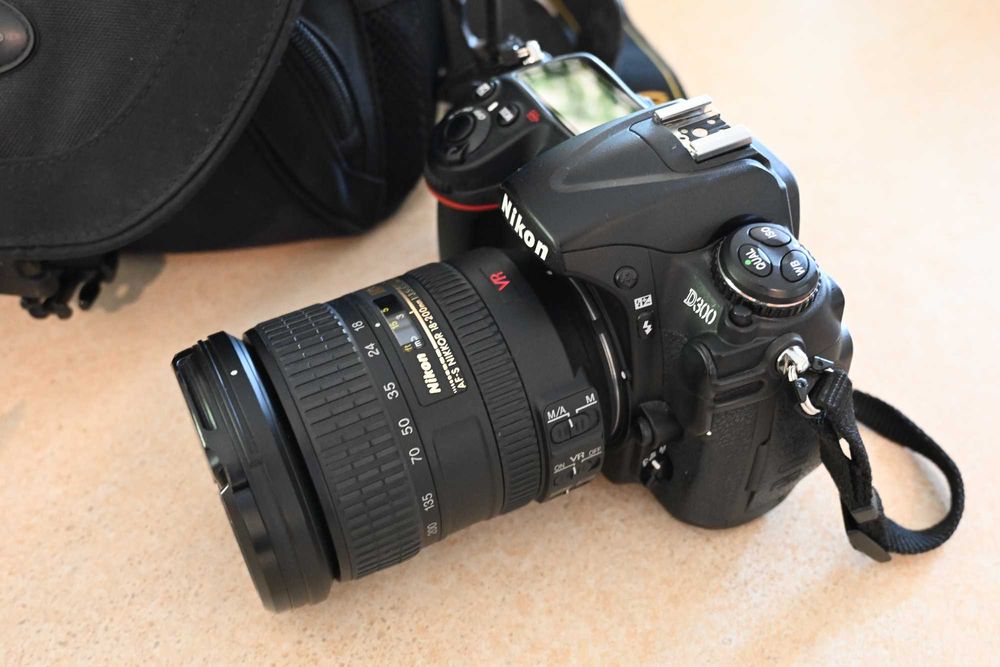 Nikon D300+Nikkor 18-200 ИДЕАЛ! Пробег -ВСЕГО  32тыс.кадров!