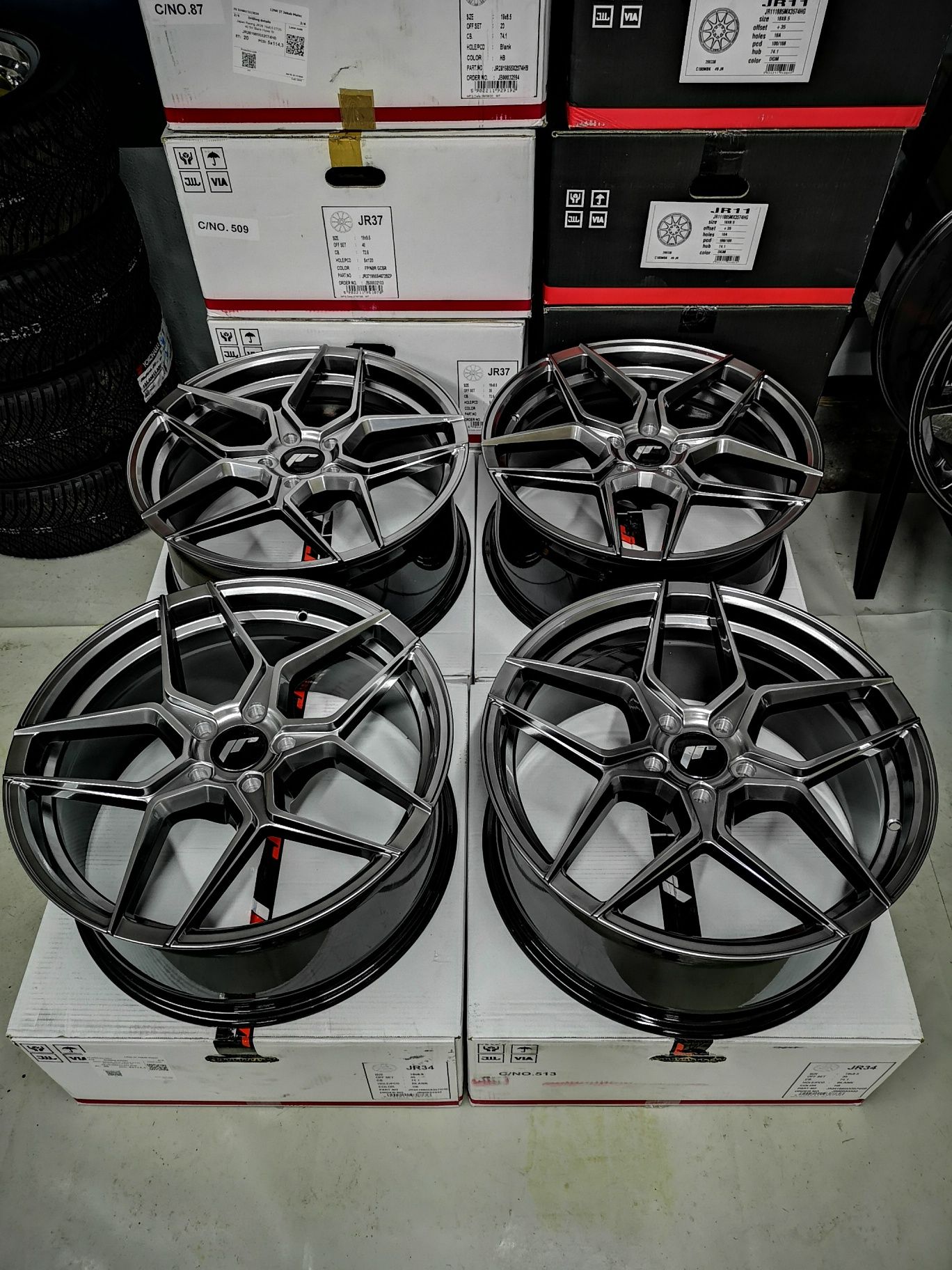 Felgi Japan Racing JR34 19" 19x8,5 ET40 5x114,3 Lexus IS200 GS200