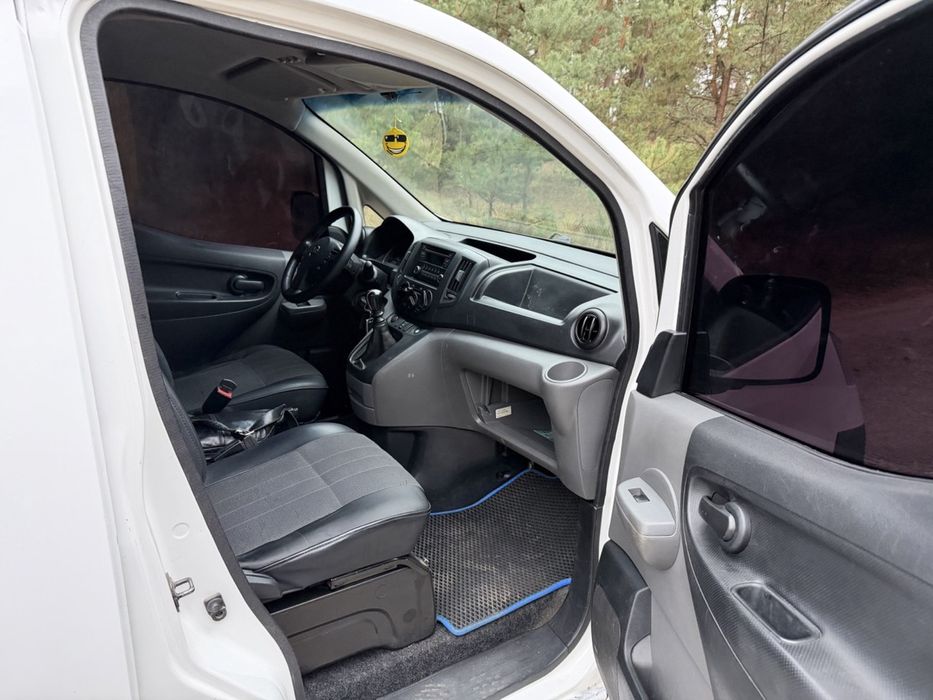 Продам Nissan NV 200