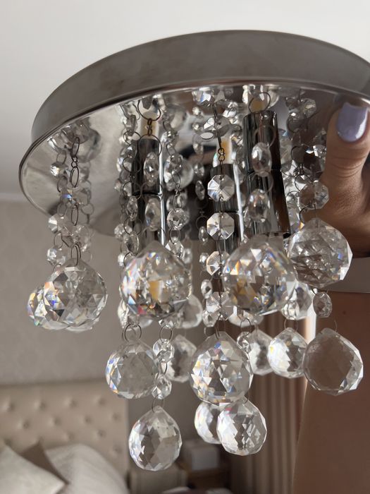 Żyrandol glamour, wiszace diamenty, lustrzana podstawa LED srebrny