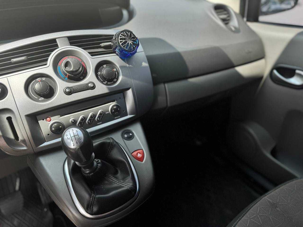 Renault Megane Scenic 2009р. 1.6 бензин(Перший внесок від 20%)