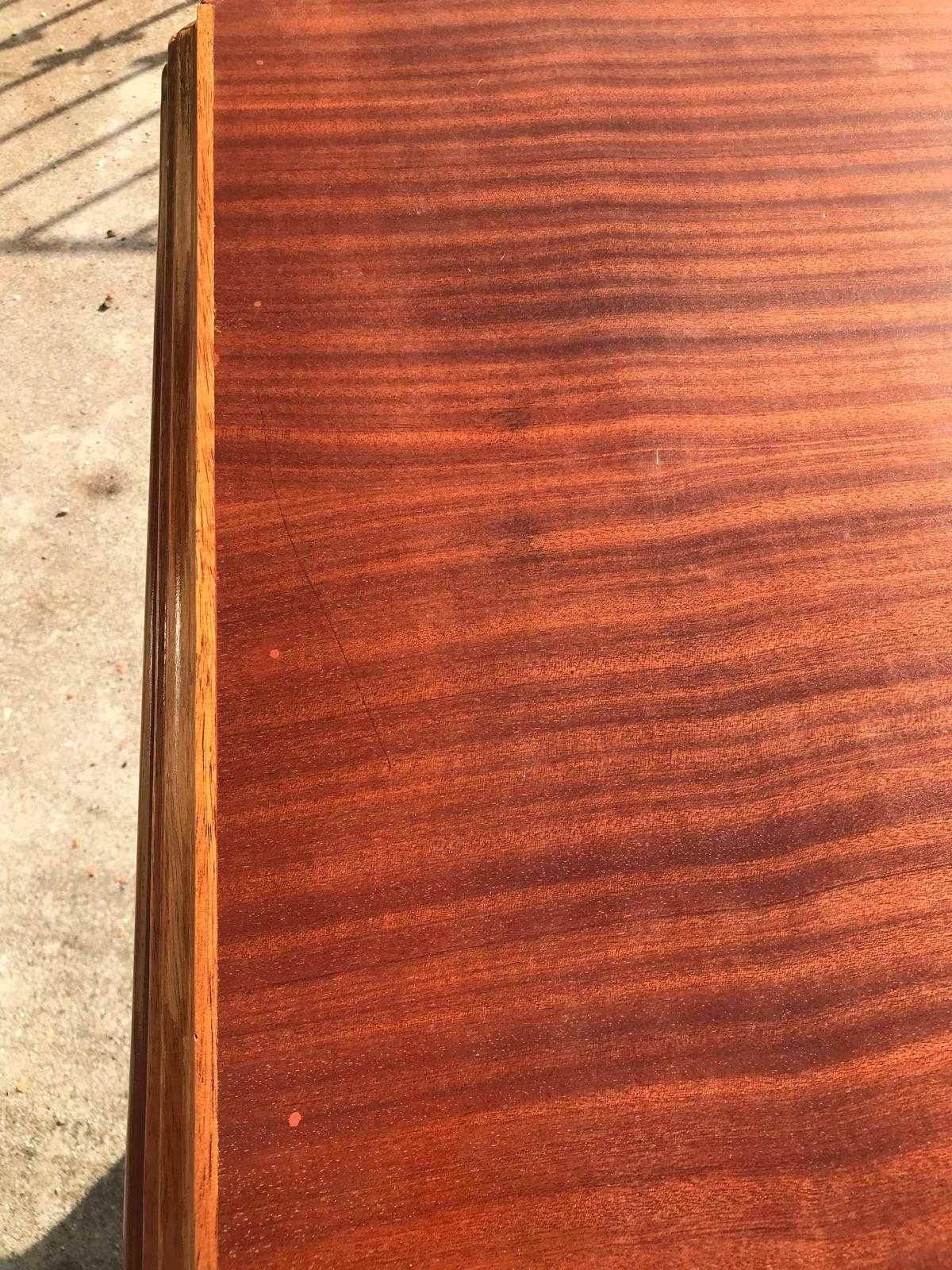 Móveis antigos para restauro