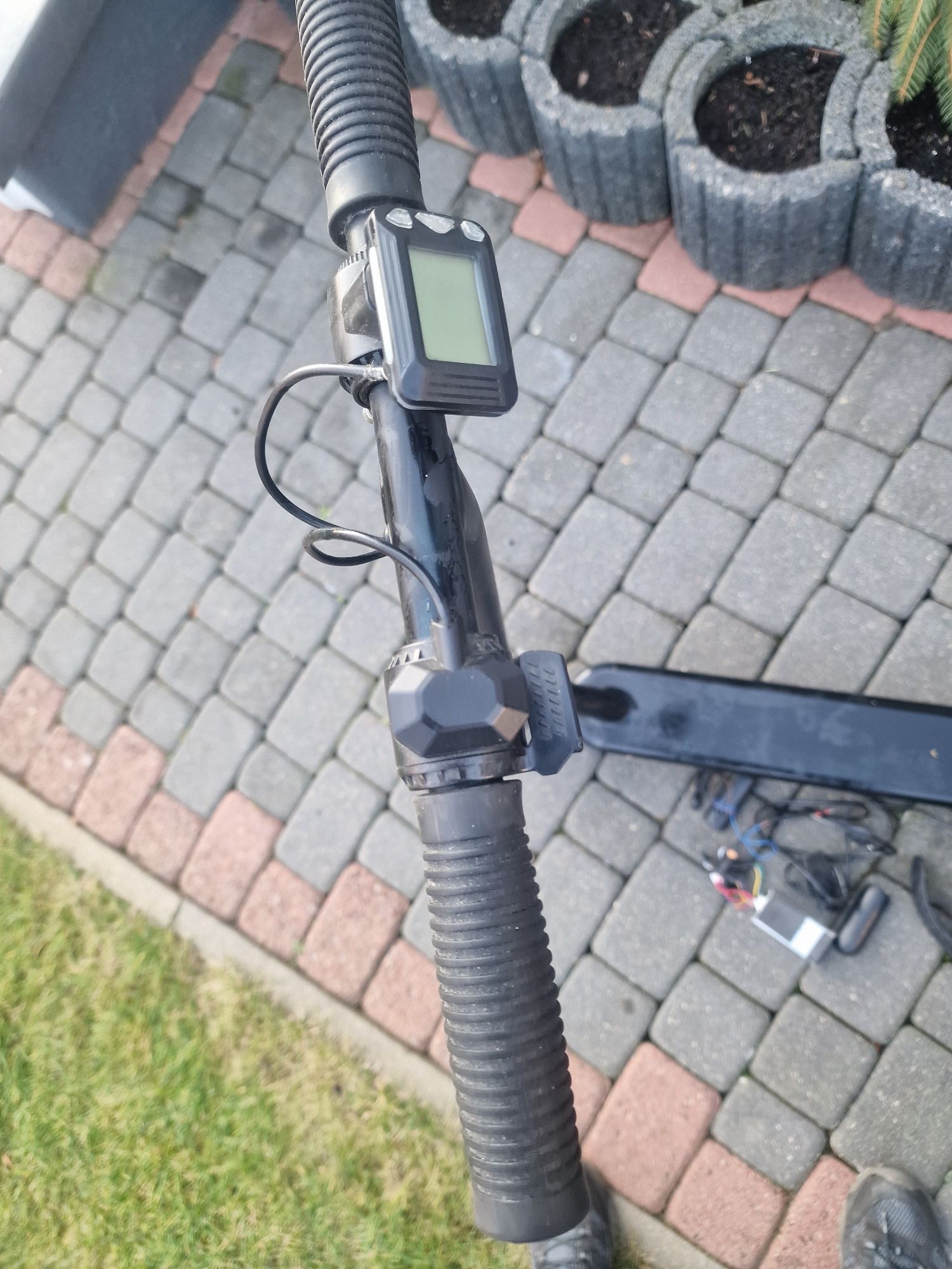 Hulajnoga elektryczna uszkodzona