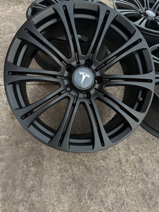 Диски 5/114.3 r19 tesla