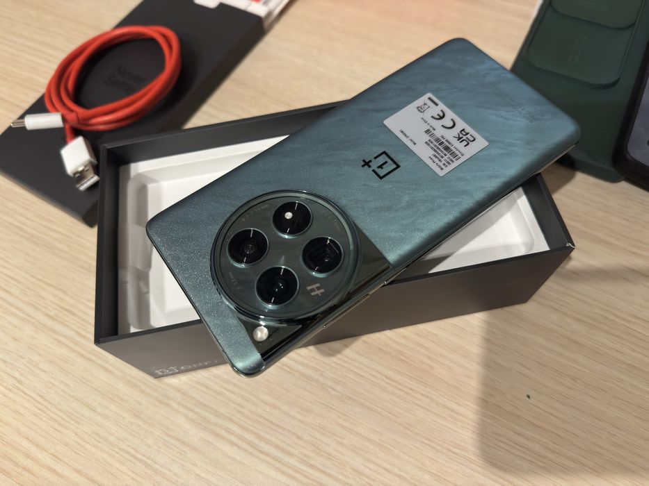 OnePlus 12 512 Gb. Bardzo zadbany. Na gwarancji 08.2026. Komplet.