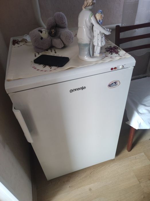 Продається маленька морозильна камера  GORENIE