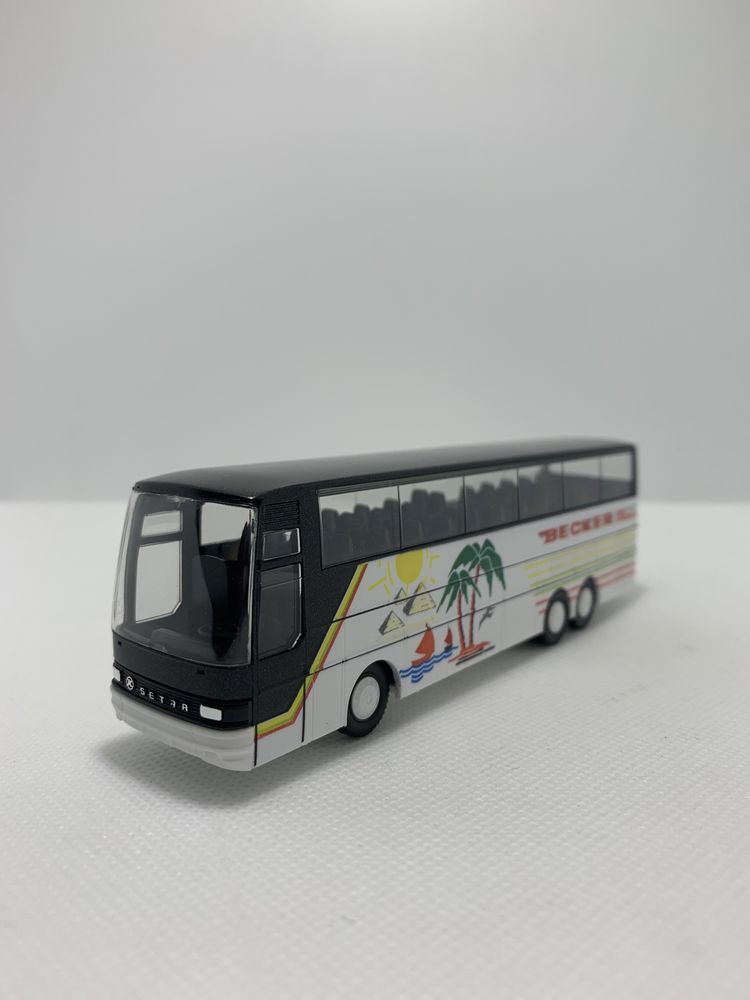 Miniatura autocarro Setra da Herpa na escala H0 1/87