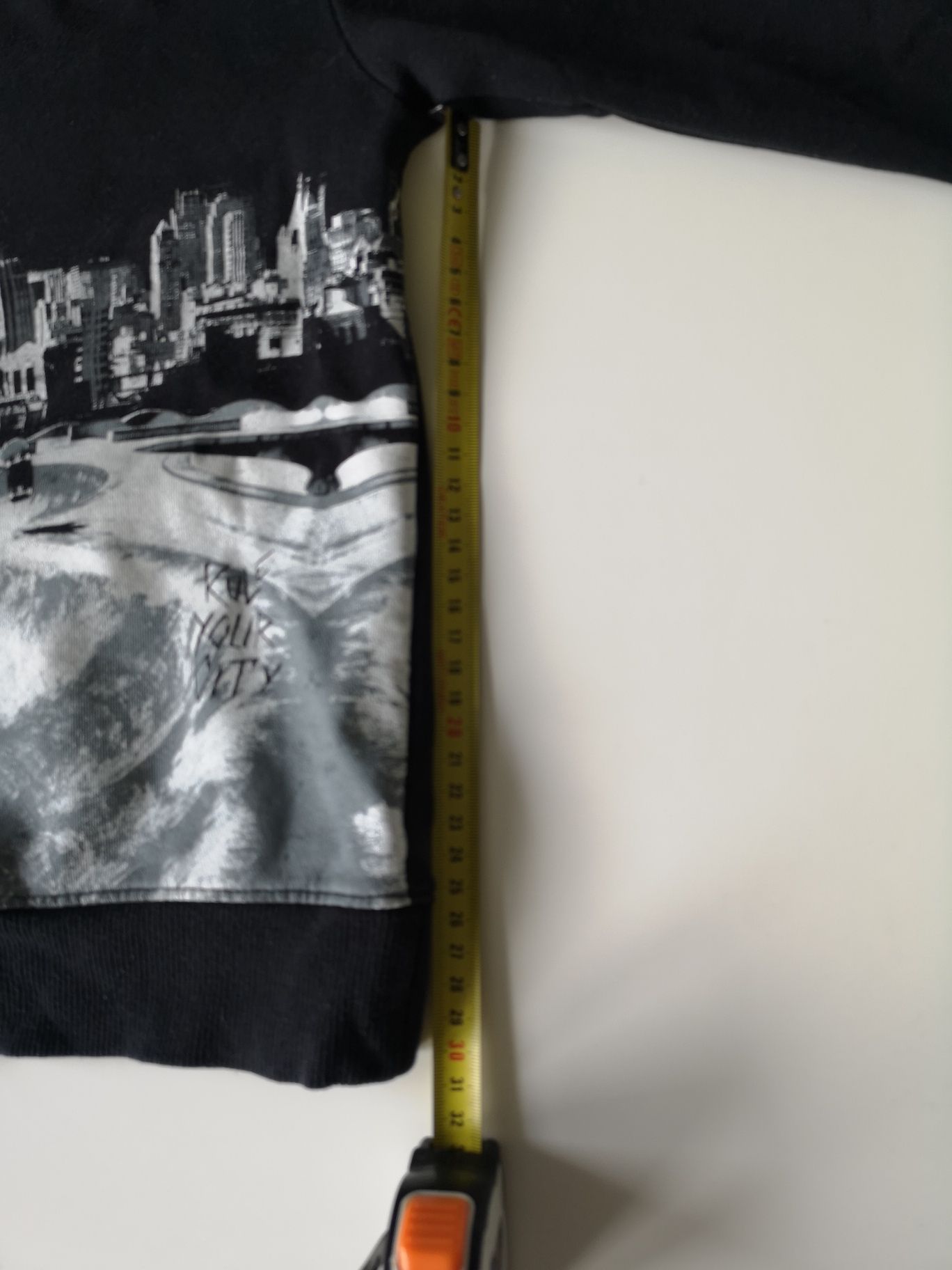 Czarna bluza z kapturem h&m 122 cm New York